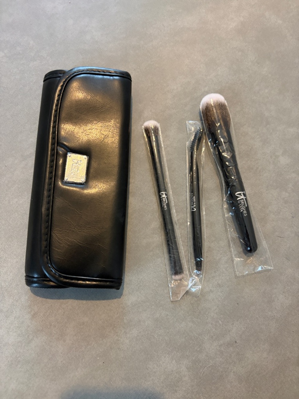 IT Cosmetics Black Travel Brush Set with Pouch
